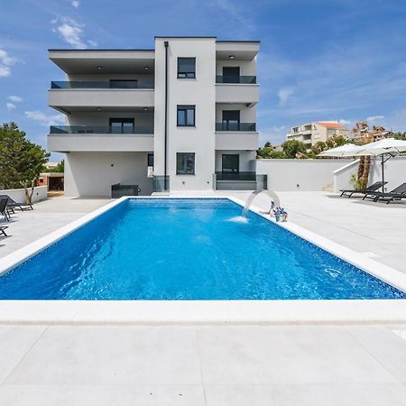The Eagle Apartment Novalja Exterior photo
