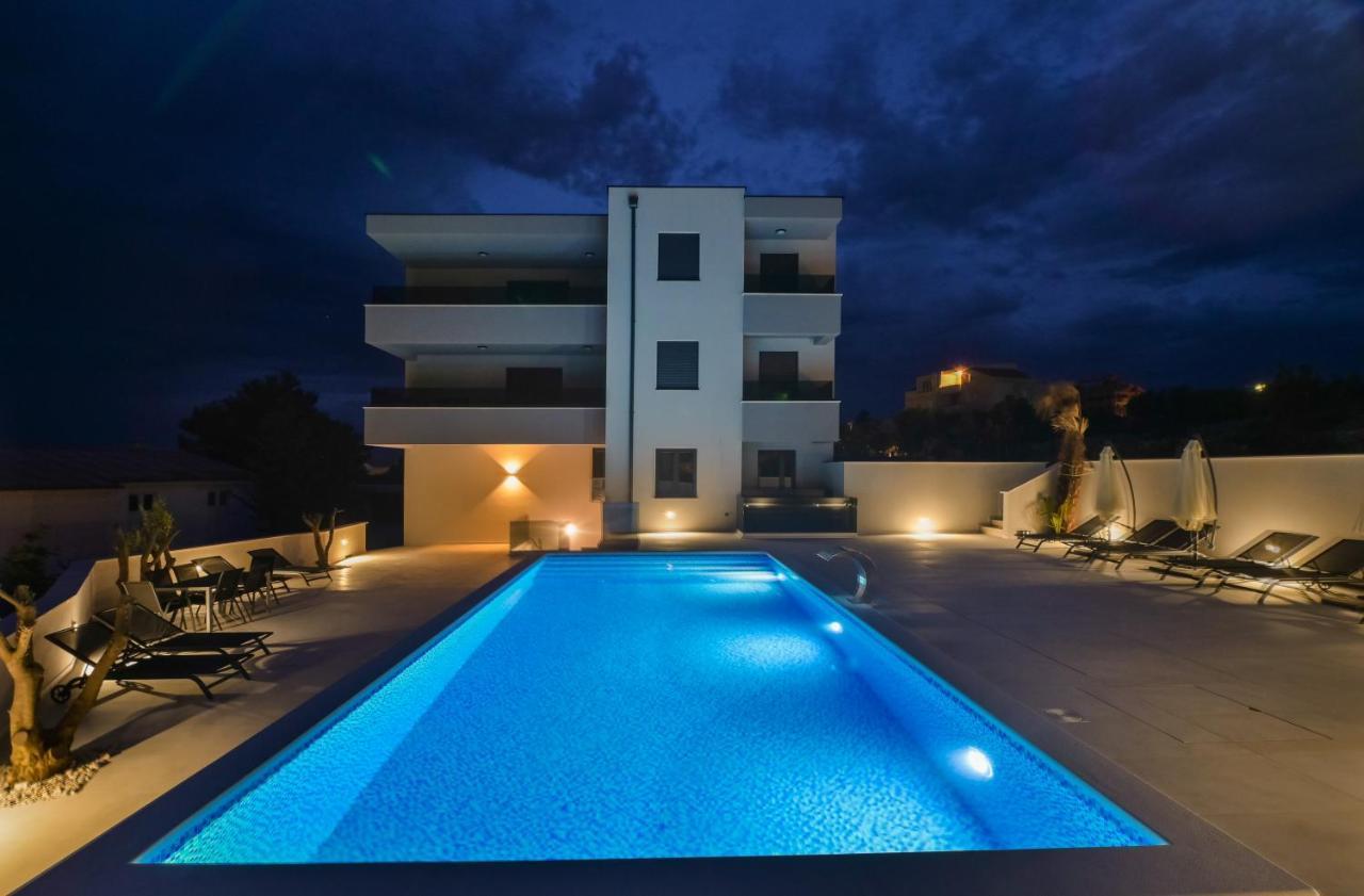 The Eagle Apartment Novalja Exterior photo