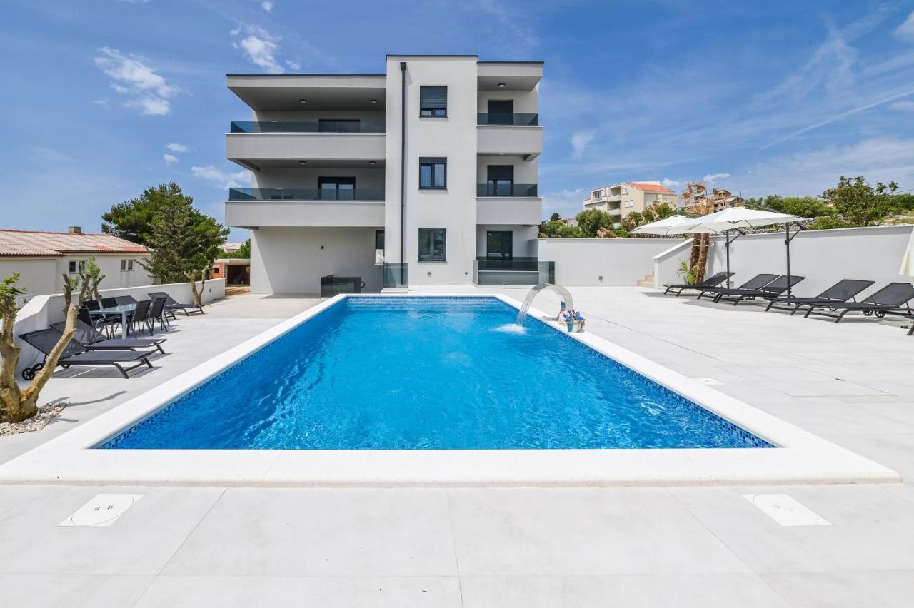 The Eagle Apartment Novalja Exterior photo