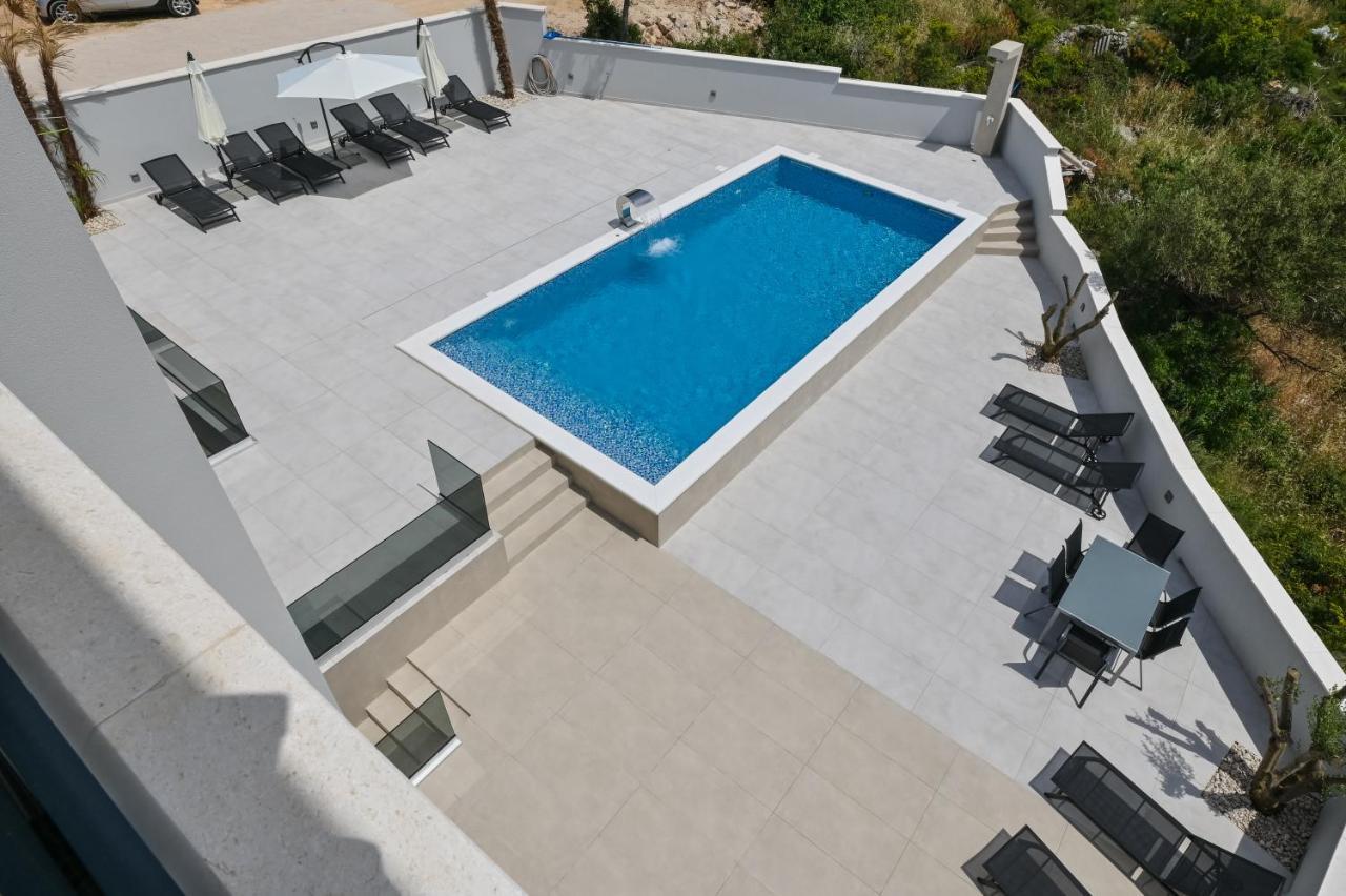 The Eagle Apartment Novalja Exterior photo