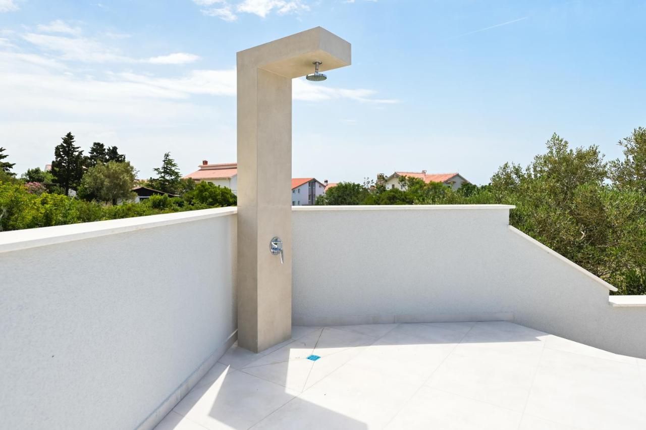 The Eagle Apartment Novalja Exterior photo