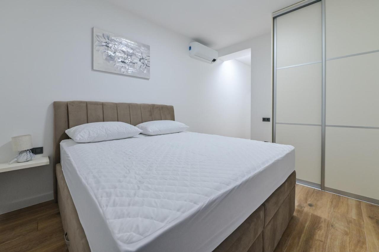 The Eagle Apartment Novalja Exterior photo